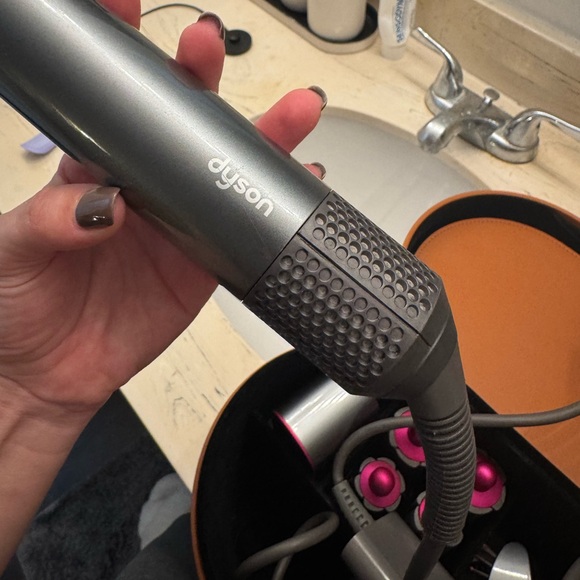 Dyson Airwrap in Nickel/Fuchsia - Picture 9 of 14